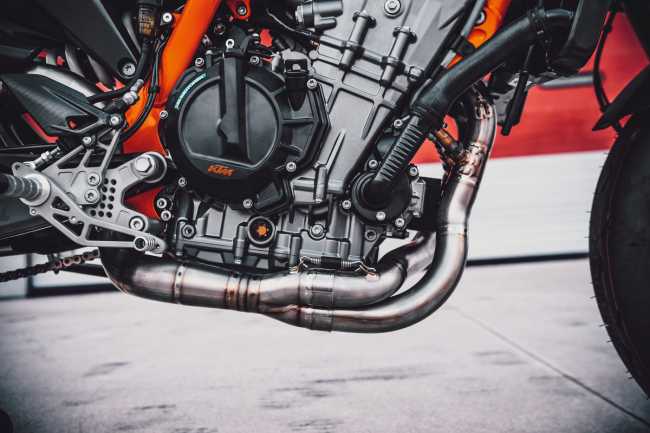 AKRAPOVIČ KIT "EVOLUTION LINE"