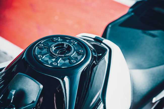 FUEL TANK QUICK LOCK