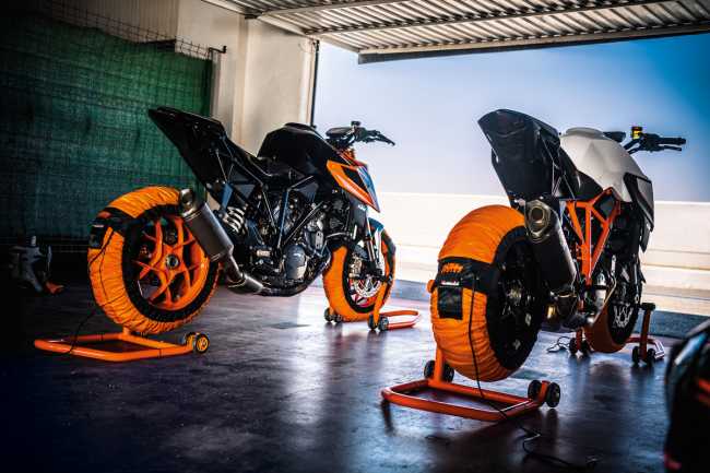 TYRE WARMER SET