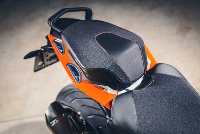 ERGO PILLION SEAT - HEATED