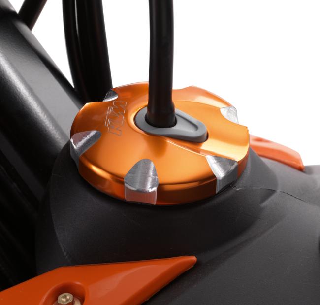 % SXS FUEL TANK CAP ALU CPL.